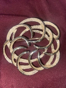 Sarah Cov Brooch Sarah Coventry Gold Tone Pin 1960's Large! 🧡 - Picture 1 of 9