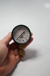 Winters P9u901410uc Pressure Gauge, 0 To 200 Psi, 1/4 In Mnpt, Black - Picture 1 of 2