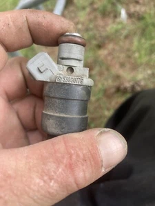 1996 Jeep Grand Cherokee Fuel Injectors - Picture 1 of 3
