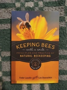 Keeping Bees with a Smile: Principles and Practice of Natural Beekeeping (PB) - Imagen 1 de 9