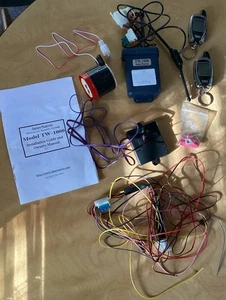 Motorrad Alarmanlage InterNatrix Modell TW-1000 &2 LCD Bildschirm Fernbedienungen - Bild 1 von 6