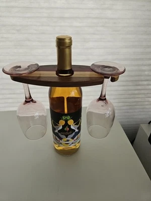 Botella y soporte de vidrio de vino/cerezo de nogal hecho a mano Foto 1 de 4