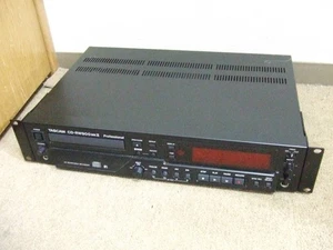 TASCAM CD-RW900MKII Professional CD Recorder Player Tested Playback Only - Picture 1 of 9