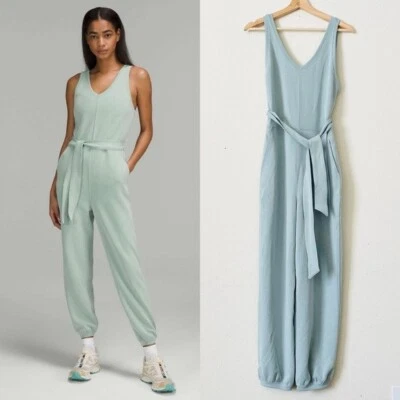 Комбинезон с поясом Lululemon РАЗМЕР 8 Softstreme Ease Of It All с v-образным вырезом серебристо-синий - Изображение 1 из 4