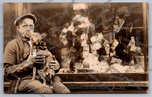 Antiker RPPC Mann mit Hund Schaufenster mit Geldbaum Echtfoto Postkarte  - Bild 1 von 14