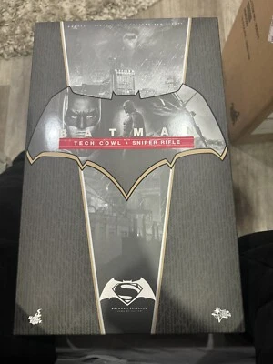 DC Batman V Superman Hot Toys MMS342 Edición Rifle de Francotirador Caja Vacía Foto 1 de 2