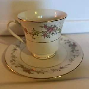 LYNNS CHINA FLORAL RED ROSES & WILD FLOWERS TEA CUP AND SAUCER SET - Picture 1 of 1