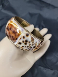 Handmade In The Philippines Brass Bangle Bracelet Tiger Cowrie Shell 1 1/8" wide - Picture 1 of 10