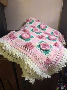 Manta Crochet Afgana 3D Rosa Rosa Flor Abuela Cuadrada Acrílico 56x40 - Imagen 1 de 11