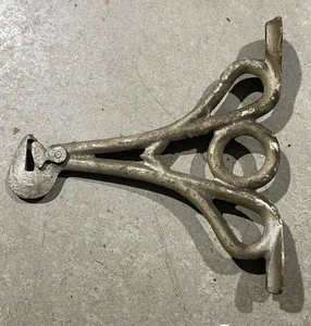 Vintage Cast Iron Wall Mount Hook Hanger Plant Heavy Duty Primitive Ornate 13" - Picture 1 of 9