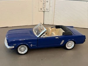 1964½ Ford Mustang Convertible Sports Car Model Die Cast 1/24 - Picture 1 of 6