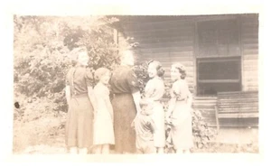 FÜNF DAMEN UND JUNGE, KEHREN ZURÜCK, JUNI, 1938.VTG 4,6" x 2,7" FOTO*10 - Bild 1 von 2