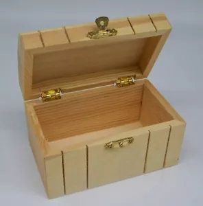 SHARP TRADING UNFERTIGES HOLZ #1829 BOX BASTELTRUHE MESSINGVERSCHLUSS 5 X 5 X 3 - NEU - Bild 1 von 3