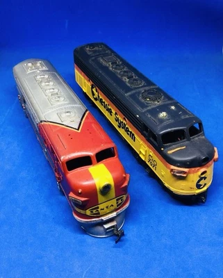 C & O CHESSIE SYSTEM DIESEL LOCOMOTIVE #7071 HO SCALE - PLUS SANTA FE BODY - Image 1 of 4