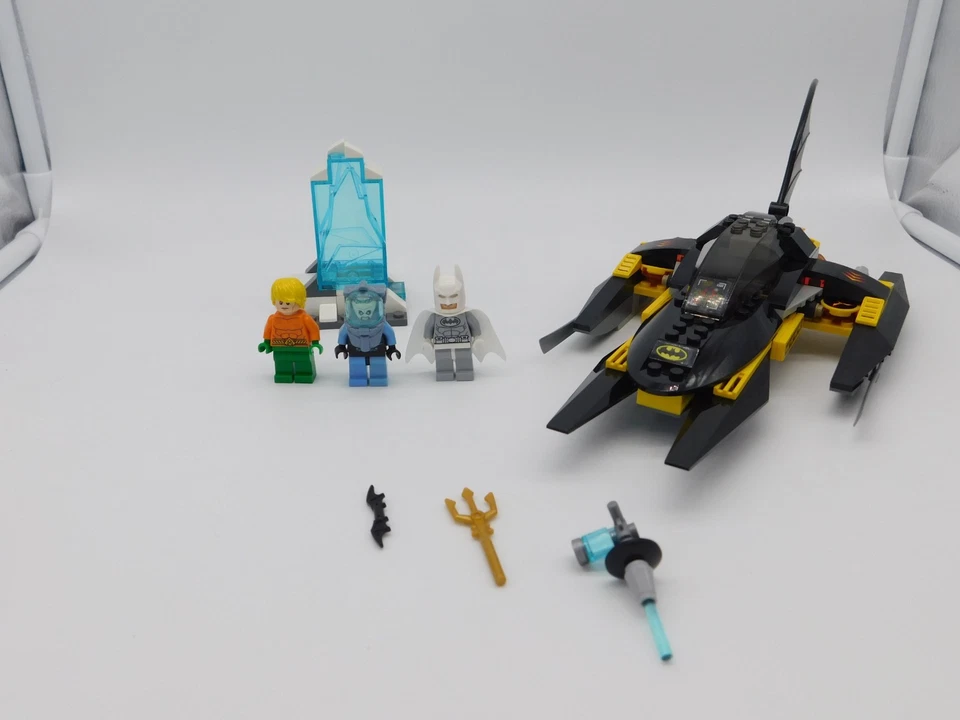 Lego Batman Arctic Batman vs. Mr. Freeze: Aquaman on Ice Set 76000-1 No Book/Box - Image 1 of 4