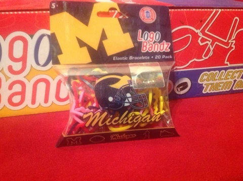 Michigan Wolverines Logo NCAA Silly Bands BANDZ 20 Bracelets Per Pack New! Cover