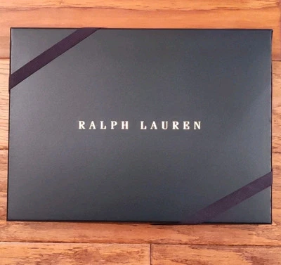 Caja de regalo rectangular Ralph Lauren azul marino dorado letras 13" x 10" x 2"  Foto 1 de 3