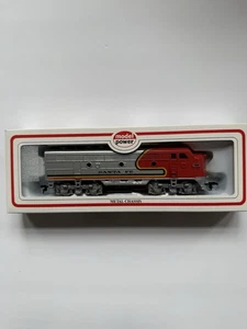 Model Power HO Scale Santa Fe Locomotive F2 Dummy Engine Metal Chassis NIB - Picture 1 of 2