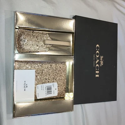 Coach Travel Passport Cuero Dorado Brillo Pasaporte Billetera Equipaje Conjunto de Etiquetas Foto 1 de 4