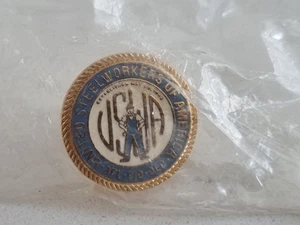 United Steel Workers of America vintage pin badge - Picture 1 of 6