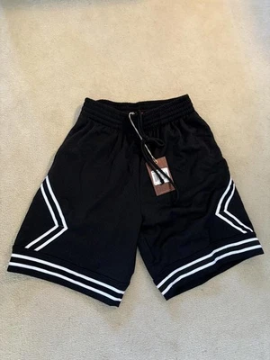 Pantalones cortos deportivos Mitchell & Ness negros con rayas blancas talla pequeña Foto 1 de 4