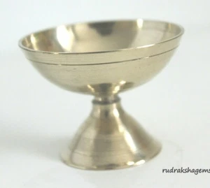 DIYA DIVA DEEYA LÁMPARA DE METAL DE ACEITE DEEPAK DHOOP SOPORTE TEMPLO HINDÚ PUJA AARTI ORACIÓN - Imagen 1 de 3
