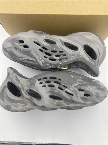 Adidas Yeezy Foam Rnr sandali casual grigi slip on da uomo