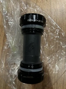 Shimano 105 Ultegra SM-BBR60 Hollowtech II Threaded 68mm Bottom Bracket - NEW - Picture 1 of 3