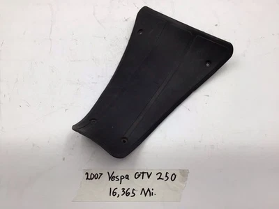 Cubierta de batería de piso OEM VESPA GT GTS GTV 200 250 300 2006-2014 1B001014 Foto 1 de 4