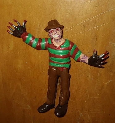 Boneco de PVC vintage 1992 Freddy Krueger Super Monstruos Yolanda feito na Espanha - Imagem 1 de 4