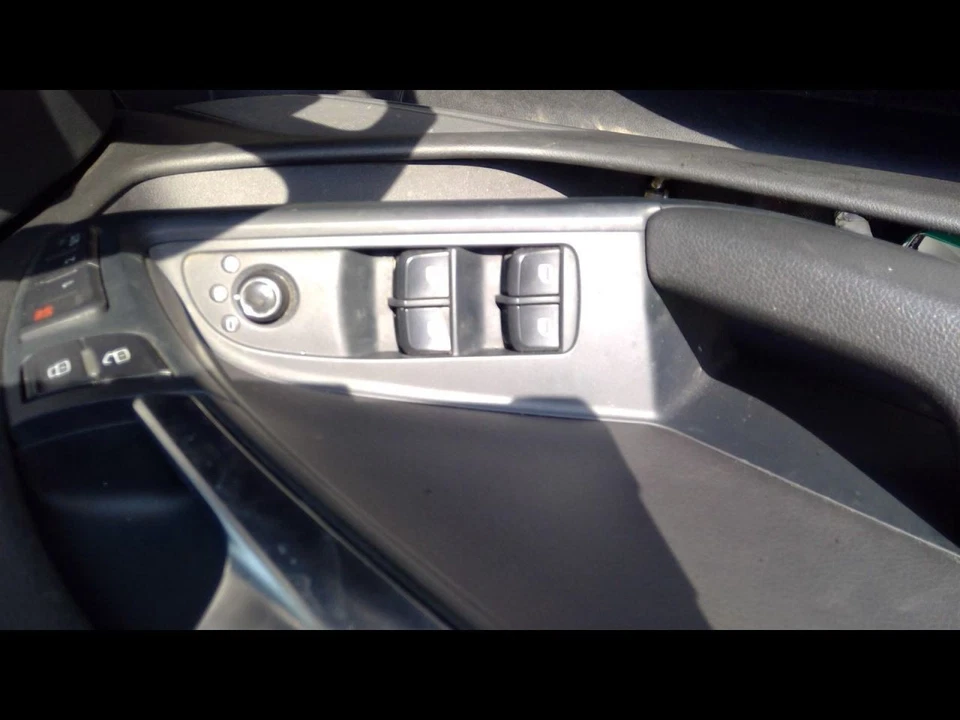 Interruptor de puerta delantera del conductor ventana convertible del conductor se adapta a 10-12 AUDI A5 5102313 Foto 1 de 1