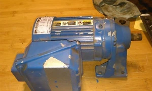 SM-CYCLO CNHMS02-6075YC-15 , REDUCTION GEAR BOX RATIO 15:1, WITH 1/4 HP MOTOR - Picture 1 of 2