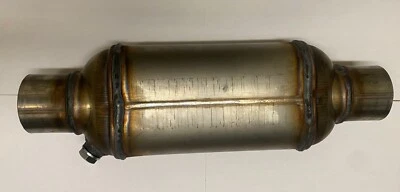 Universal Oval Catalytic Converter for 2014-2019 Chevrolet Silverado 1500-2500 - Image 1 of 4