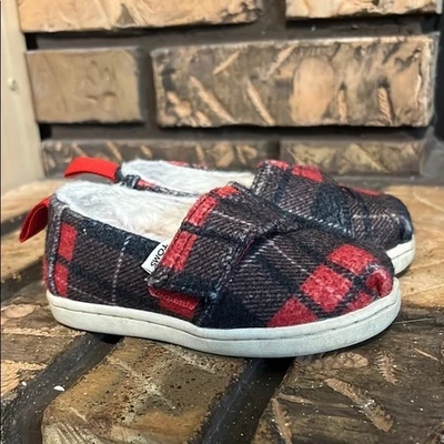 Zapatos sin cordones TOMS con estampado de tartán para niños pequeños Alpargata talla 5 Foto 1 de 4