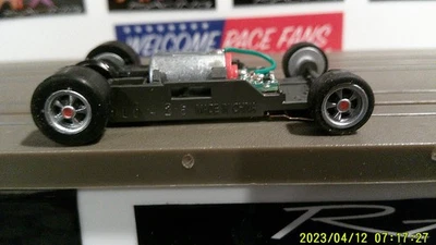 AFX RACING H.O. LLANTA SCALE MEGA G+ 1.7 CHASIS ESTRECHO PONTIAC PLATA ESTILO CRAGAR Foto 1 de 4