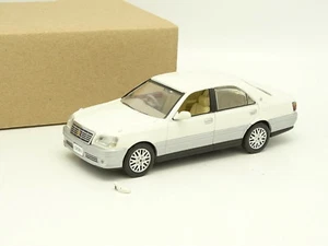 J Collection SB 1/43 - Toyota Crown Blanche - Imagen 1 de 1