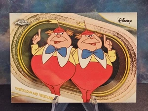 2025 Topps Chrome Disney Tweedledum & Tweedledee Insert #179 Alice im Wunderland - Bild 1 von 2