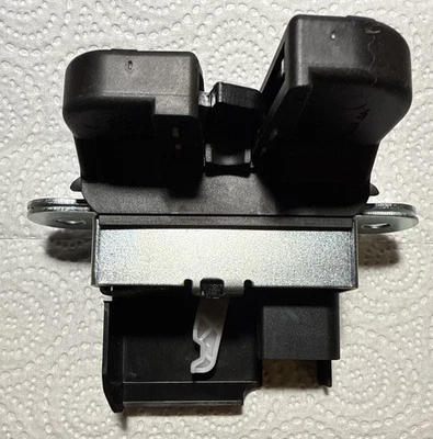 Actuador de cierre de maletero 2008-2017 para VW Volkswagen Tiguan Jetta Sportwagen Foto 1 de 3