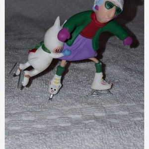 Hallmark 1999 Maxine On Thin Ice Ornament with Dog Floyd Christmas - Picture 1 of 7