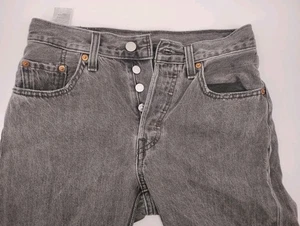 Pantalones de mezclilla Levis 501 para mujer 25x27 negros botones mosca dobladillo crudo cónico recortados - Imagen 1 de 11