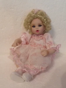 LOOK ALL TOILED UP TINY TOT MARIE OSMOND DOLL # 2400 COA HAS NECKLACE DISPLAY - Bild 1 von 13