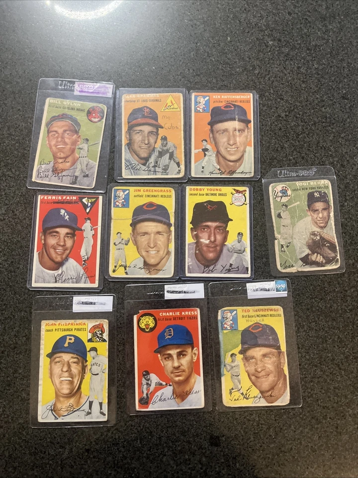 1954 Topps Baseball Lot Of 10 With Stars Berra Kluszewski Low Grade - Image 1 of 4