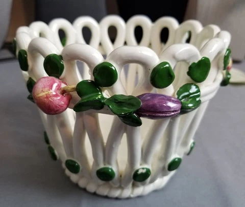 Basket  Ceramic ITALIAN  Small Fruit Design - 6 in. dia. - 5 in. tall _ Cover