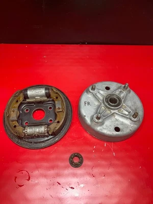 Honda TRX250 1985 Fourtrax 2x4 conjunto de tambor de freno delantero derecho Foto 1 de 4