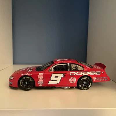 Dodge Intrepid 2001 1:24 acción edición limitada Bill Elliott #9 concesionarios Dodge Foto 1 de 4