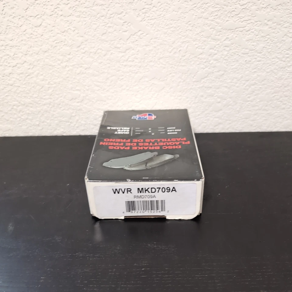 Saturn/Saab CARQUEST Standard MKD709A - Juego de pastillas de freno de disco, traseras Foto 1 de 3