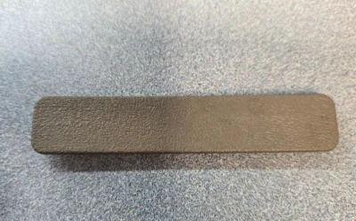 Chevrolet S10 1994-1997 cubierta de manija de reposabrazos de puerta P/N 15689475 pieza original OEM Foto 1 de 4