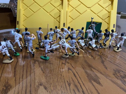 Lot Of 23 San Francisco Giants SLU Starting Lineup Loose Figures - Bonds, Clark Cover