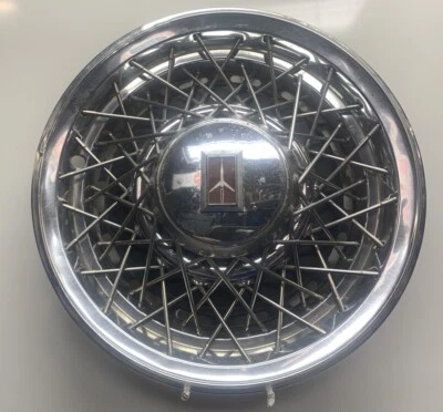 ONE 1980-1984 Oldsmobile 88 98 Custom Cruiser Delta 15" tapacubos de alambre cubierta de rueda Foto 1 de 4