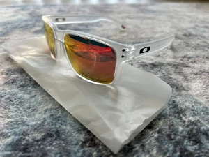 Gafas de sol Oakley Holbrook lentes polarizadas OO9102-U2 mate transparentes con logotipo negras - Imagen 1 de 5
